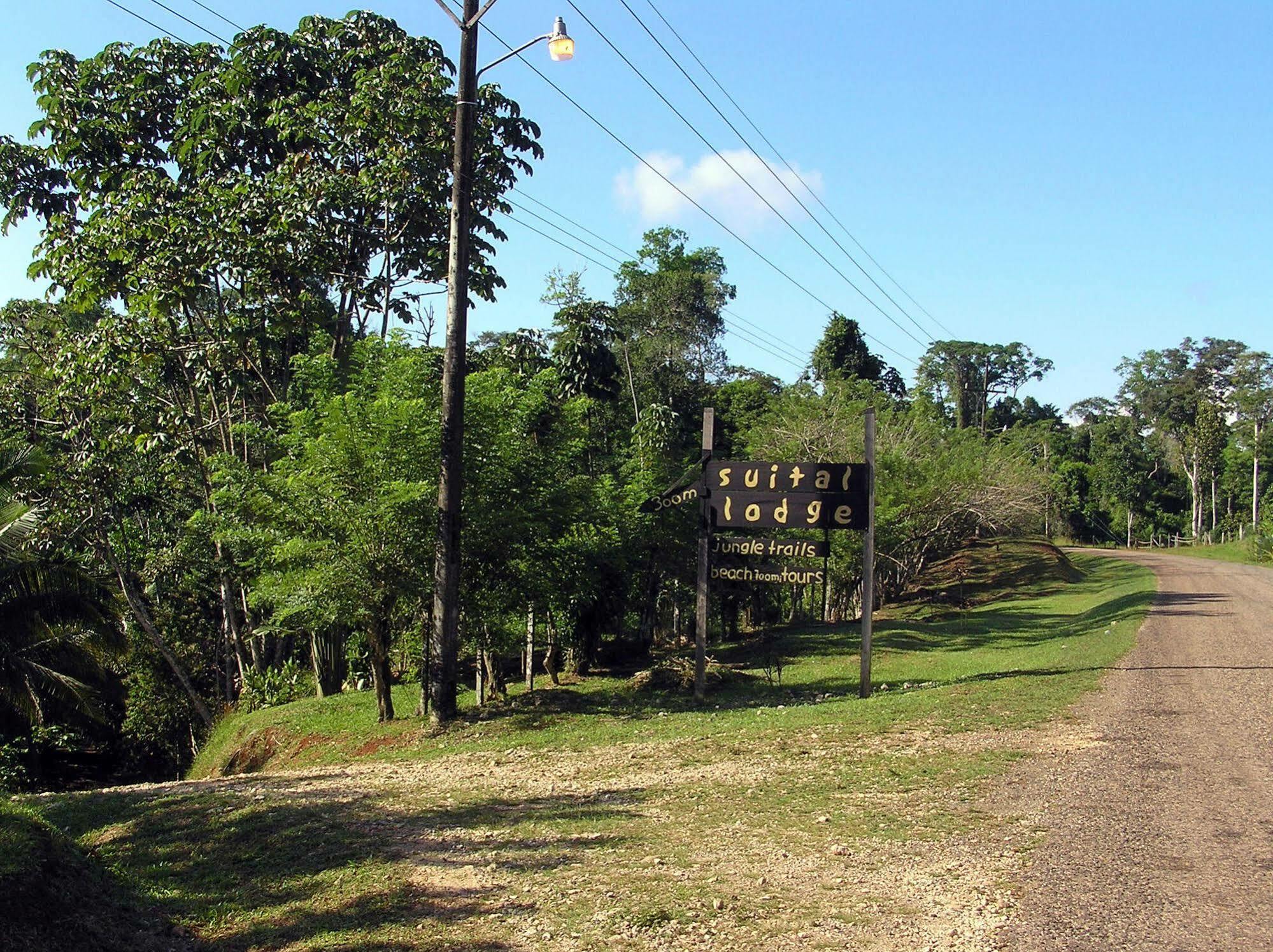 Suital Lodge Mogos Luaran gambar